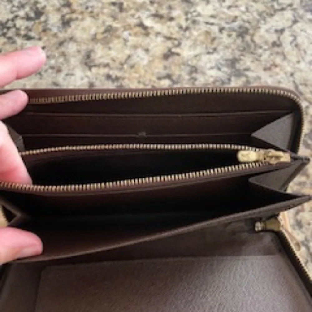 AUTHENTIC Louis Vuitton Zippy Organizer Damier Wallet with dust bag and box - Picture 5 of 13